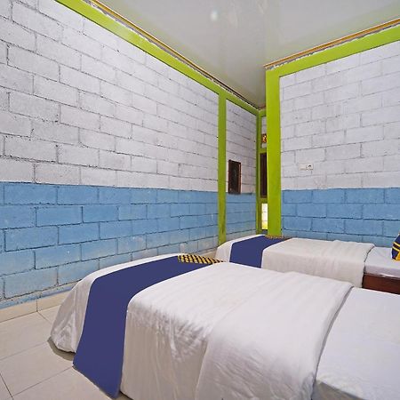 Spot On 91085 Griya Estu Wening Hotel Sleman  Buitenkant foto