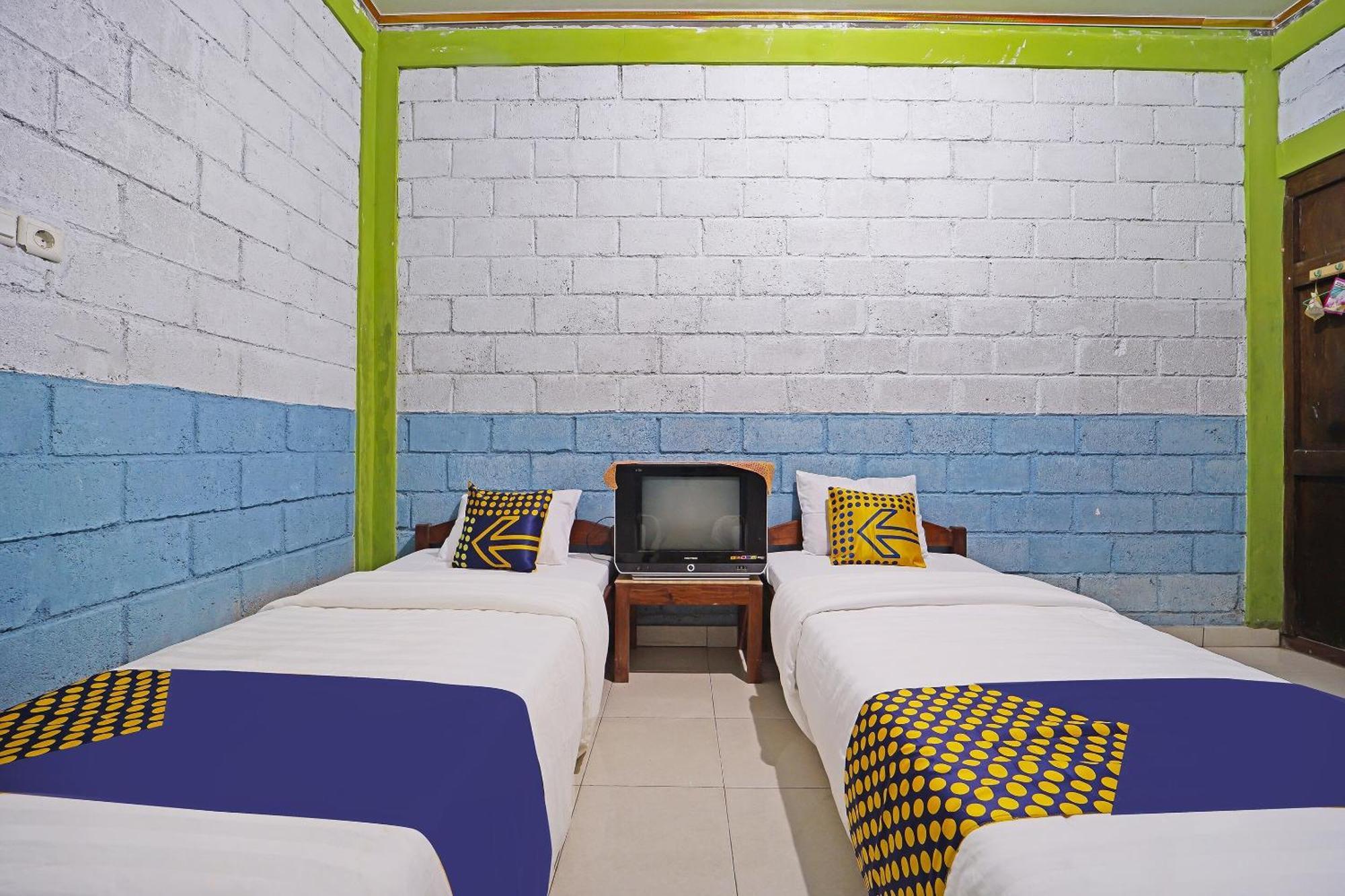 Spot On 91085 Griya Estu Wening Hotel Sleman  Buitenkant foto