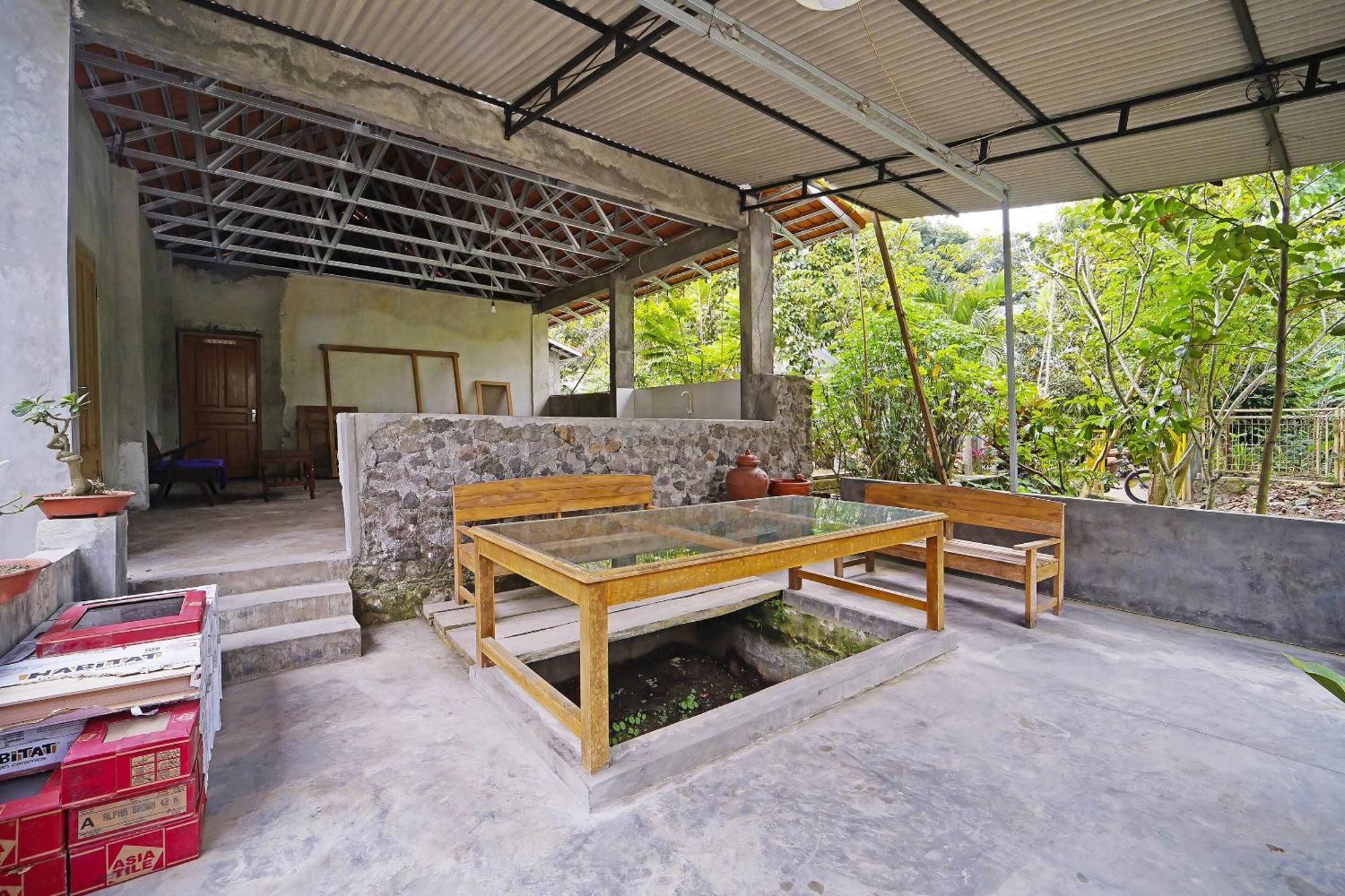 Spot On 91085 Griya Estu Wening Hotel Sleman  Buitenkant foto