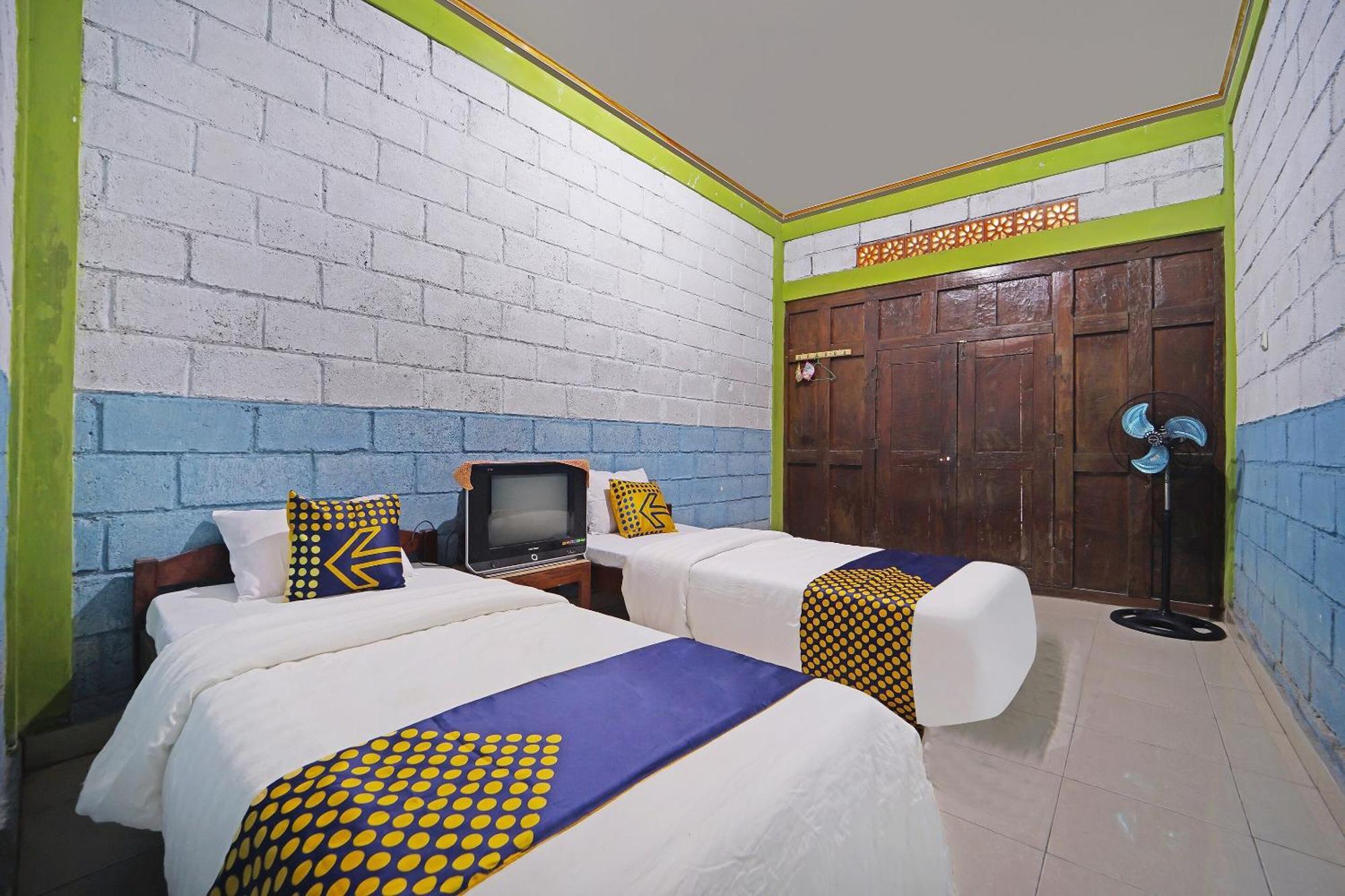 Spot On 91085 Griya Estu Wening Hotel Sleman  Buitenkant foto