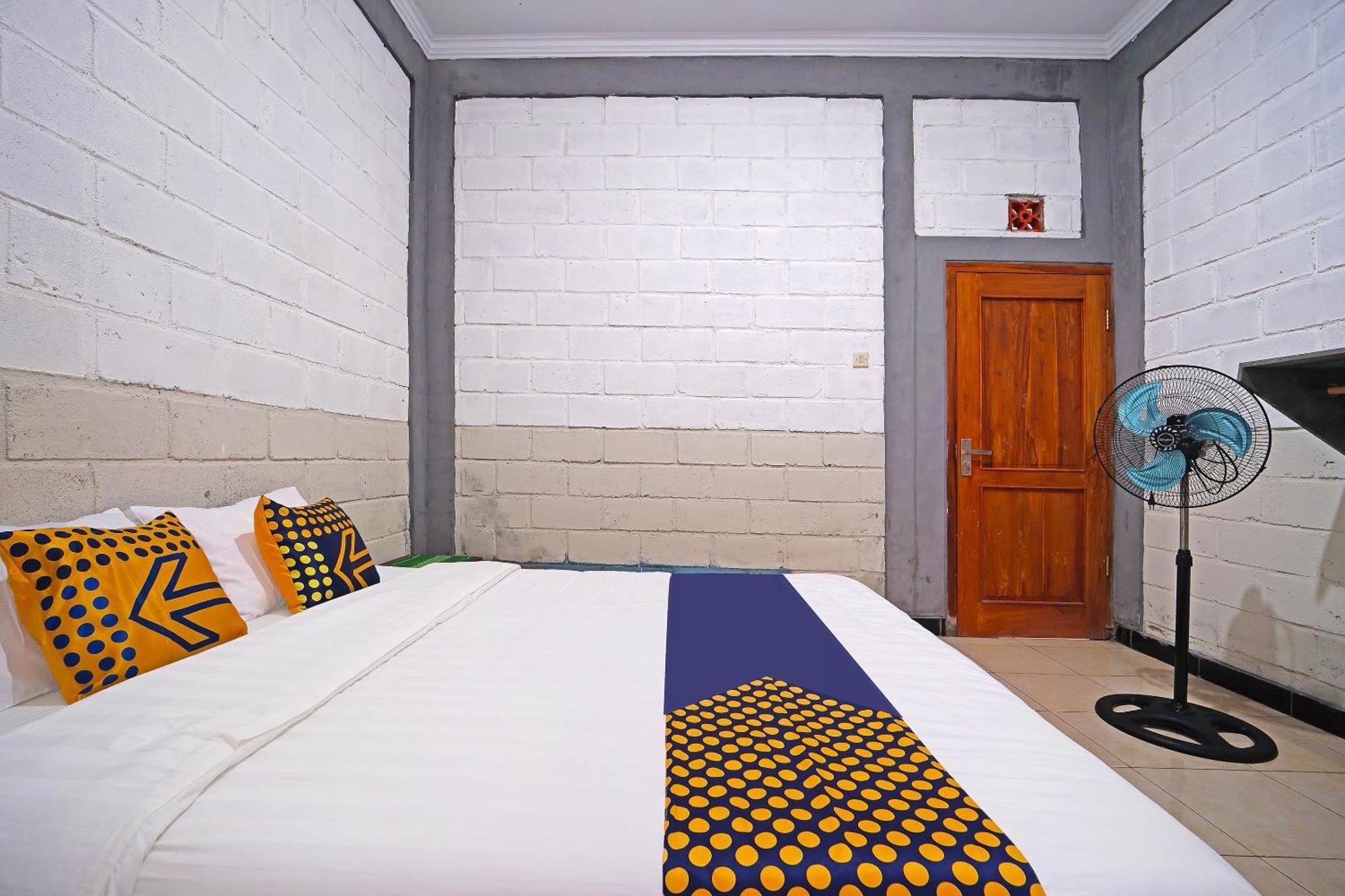 Spot On 91085 Griya Estu Wening Hotel Sleman  Buitenkant foto